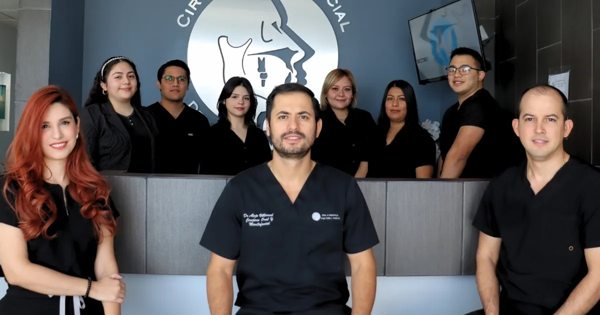 Cirugia Oral y Maxilofacial Dr. Alejo Villarreal Alanis / Implantes Dentales