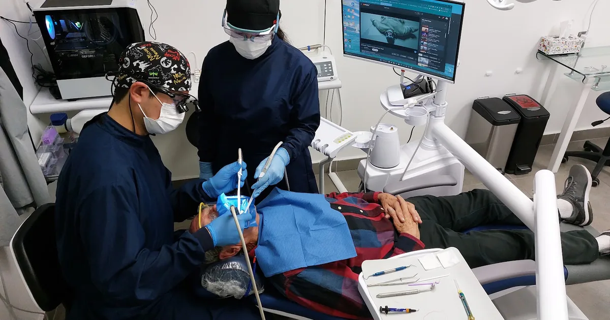 Implantes dentales y restauración oral asistida por computadora
