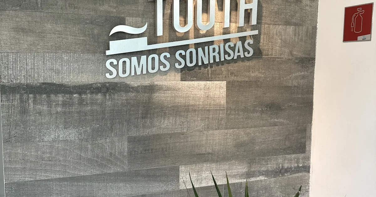 Clinica Dental Teeth and Tooth/Teeth and Tooth Dental Clinic