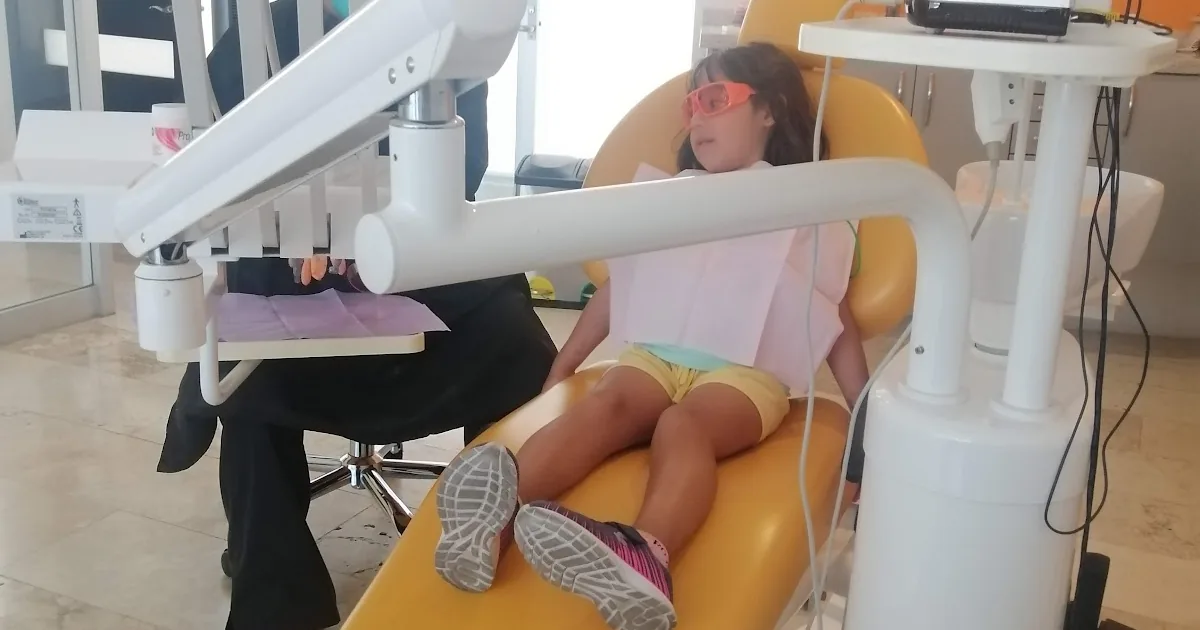 Dra. Esmeralda Mateos, Dentista en Corregidora, dolor, muela, Extracciones, resinas, Caries, limpiezas, niños, Urgencias.