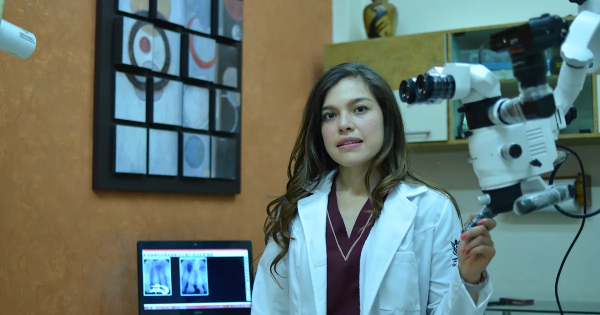 Endodoncia Microscópica Dra. Adriana Zuñiga Delgadillo